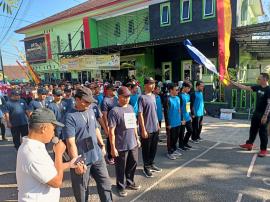 PAMONG KALURAHAN KALURAHAN SEMANU MENGIKUTI LOMBA GERAK JALAN